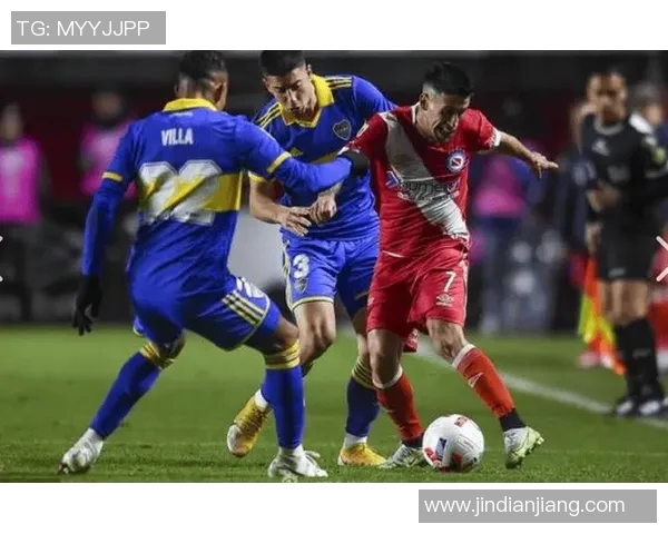 本菲卡与那不勒斯激战正酣谁能在欧冠赛场笑到最后