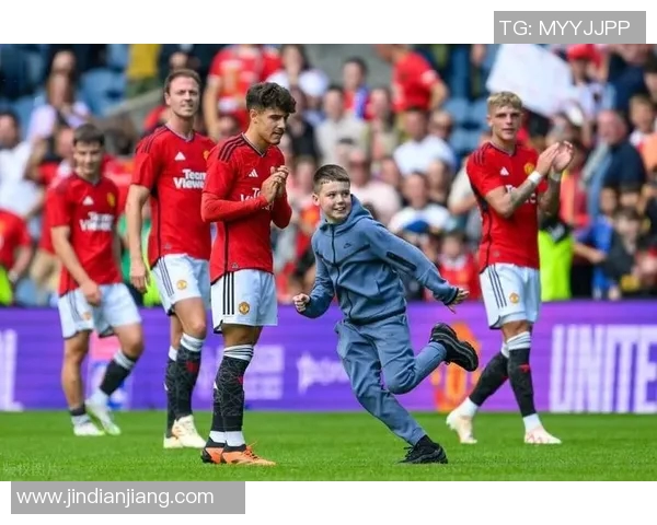 曼联与阿森纳巅峰对决激战正酣球迷期待精彩瞬间再现