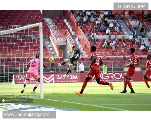 法甲激战雷恩主场迎战第戎双方争夺关键三分全力以赴