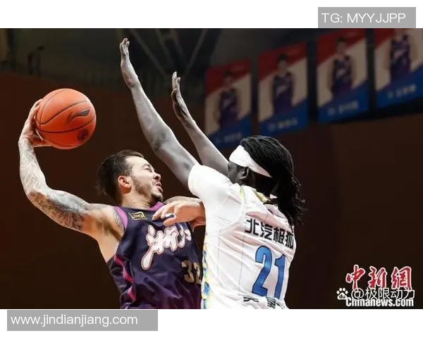 火箭队与太阳队激战三月三十一日，争夺季后赛席位的关键对决