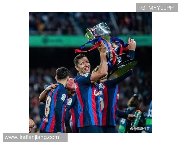 莱万状态火热欧冠赛场独占鳌头10场打入12球稳居射手榜首