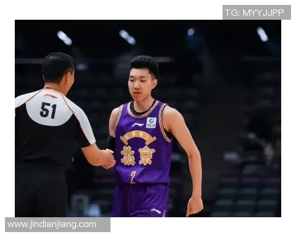 邹雨宸:从篮球新星到职业赛场的奋斗与成长之路 邹雨宸:从篮球新星到职业赛场的奋斗与成长之路