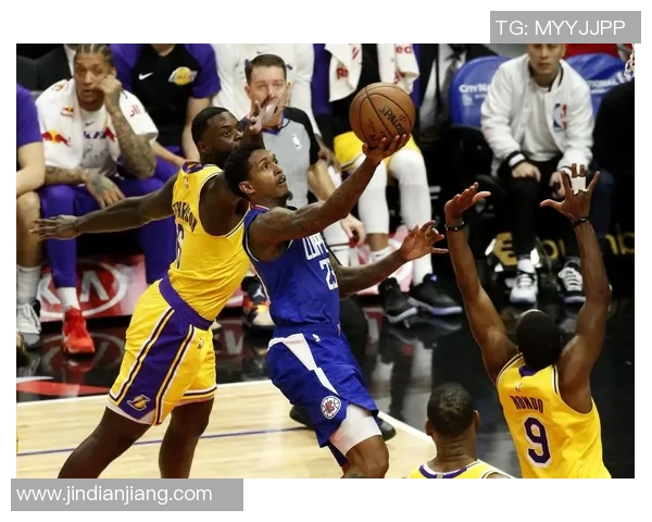 2015年湖人与快船的激烈对决回顾与分析篮球赛场上的恩怨情仇