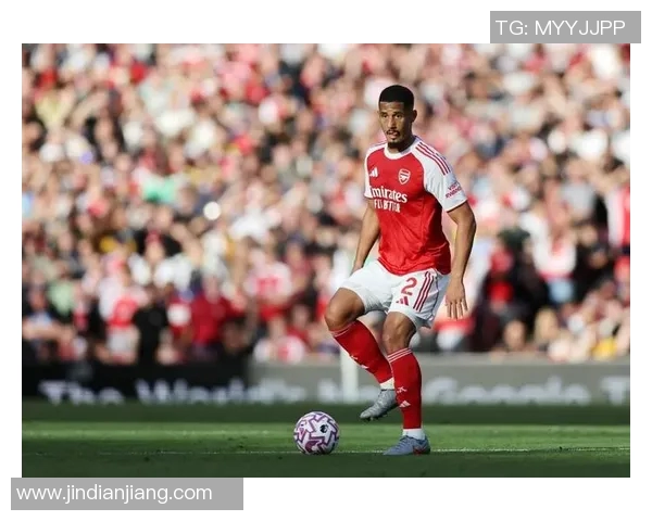 切尔西与阿森纳决赛激战正酣谁将捧起冠军奖杯的荣耀之巅